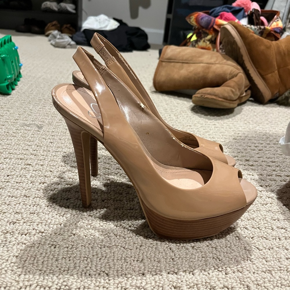 Nude peep toe pumps